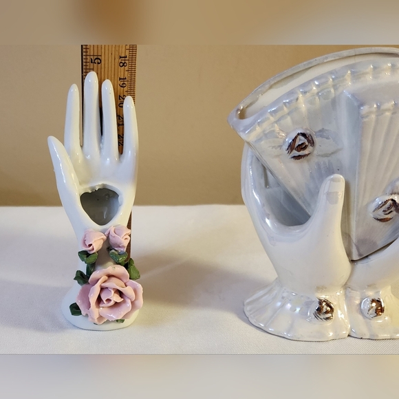 Two Vintage 60's 70’s white floral porcelain hand vases figurine - Picture 11 of 14